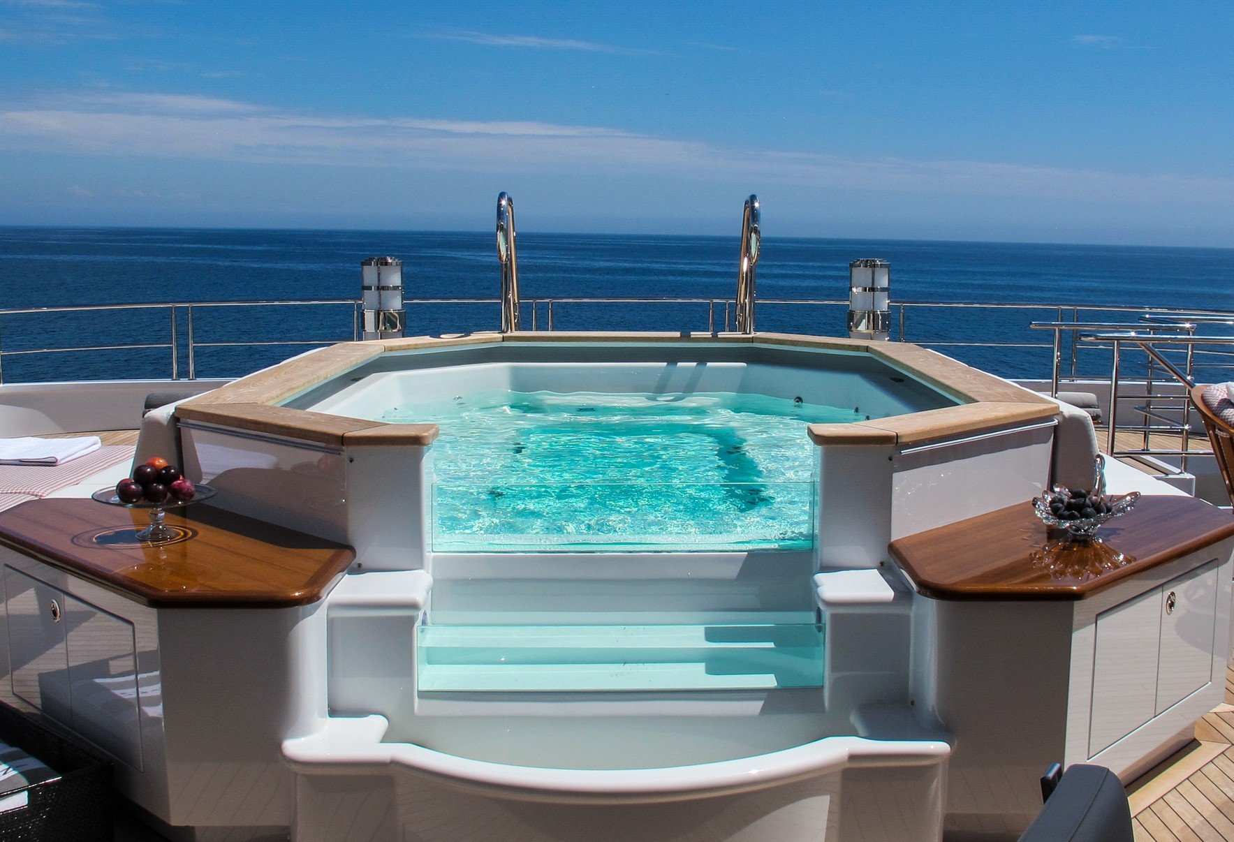 INVICTUS sundeck lounge