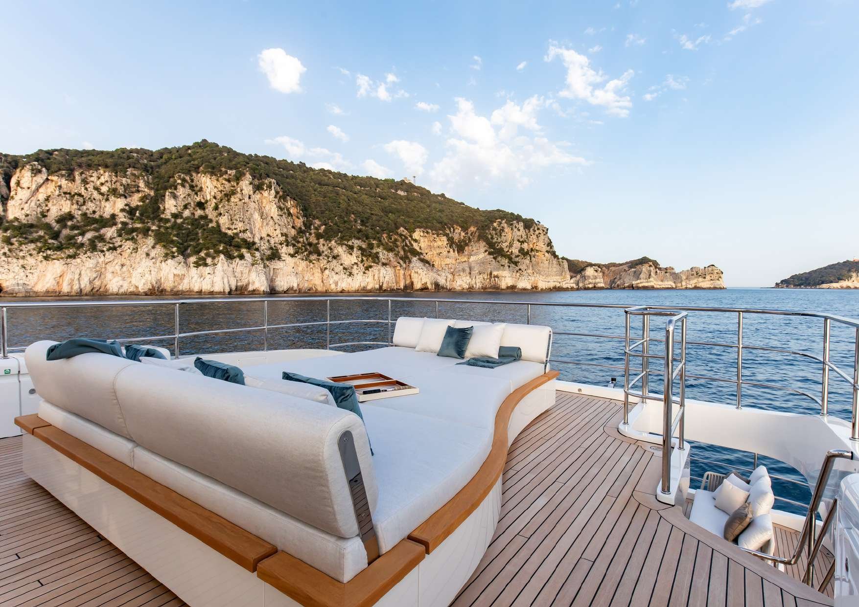 LEGEND yacht detail photo