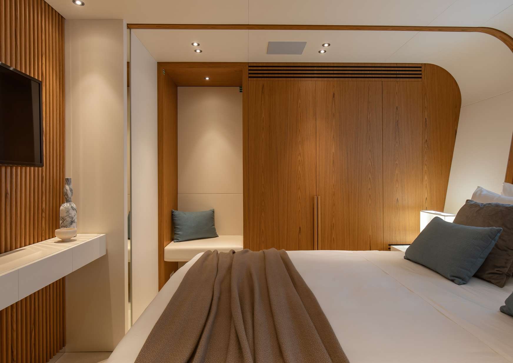 LEGEND yacht detail photo