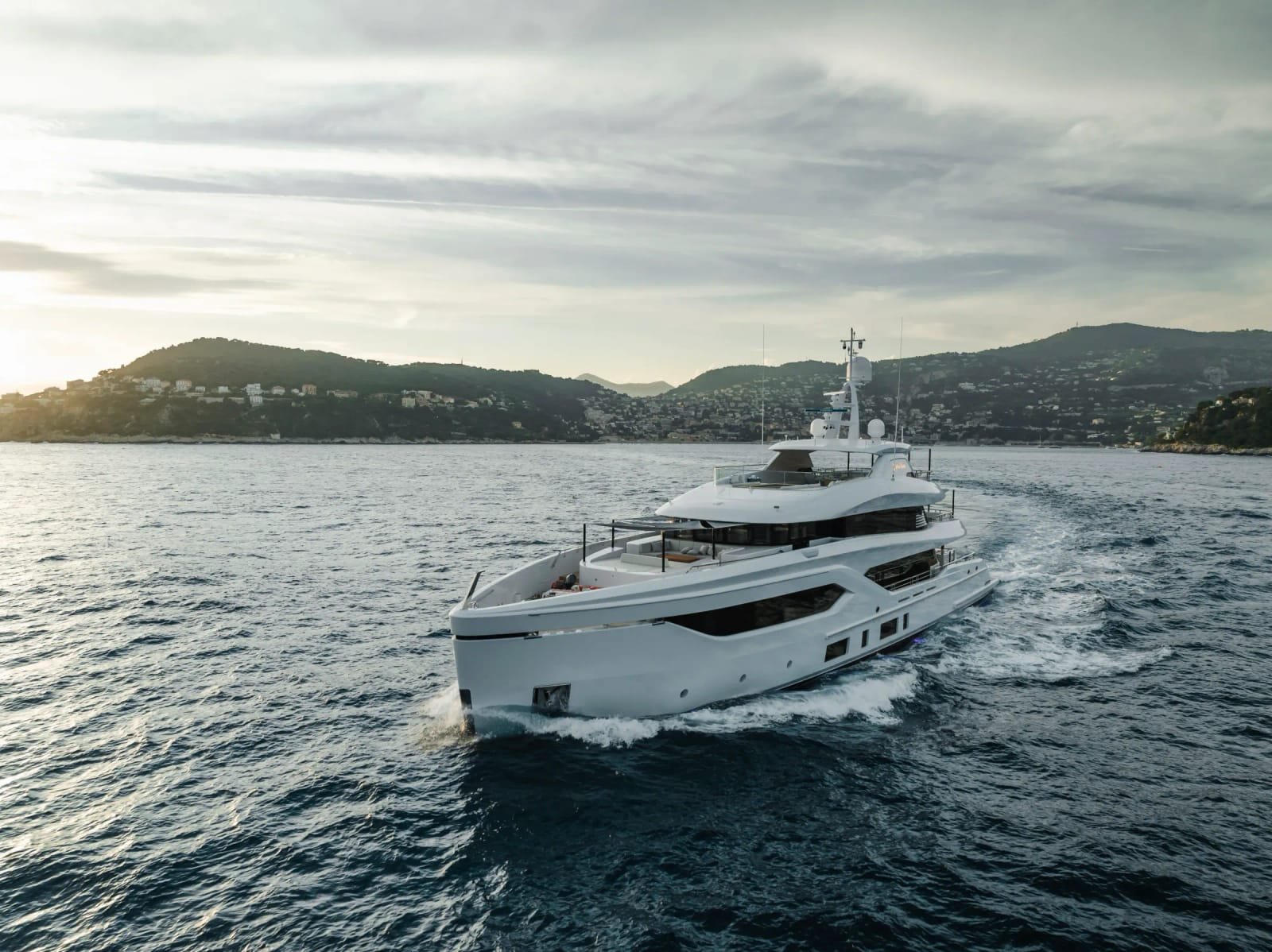 Extra Time yacht exterior profile