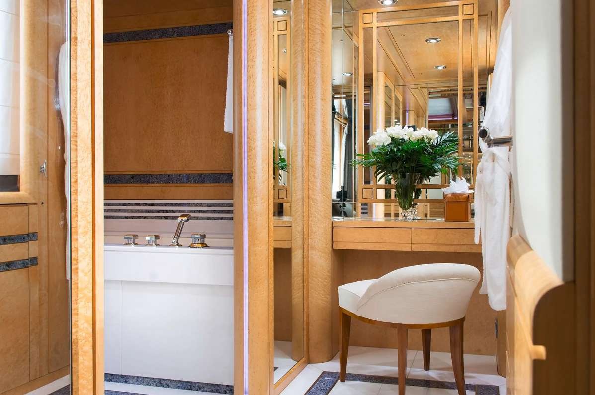 Bella Stella yacht detail photo
