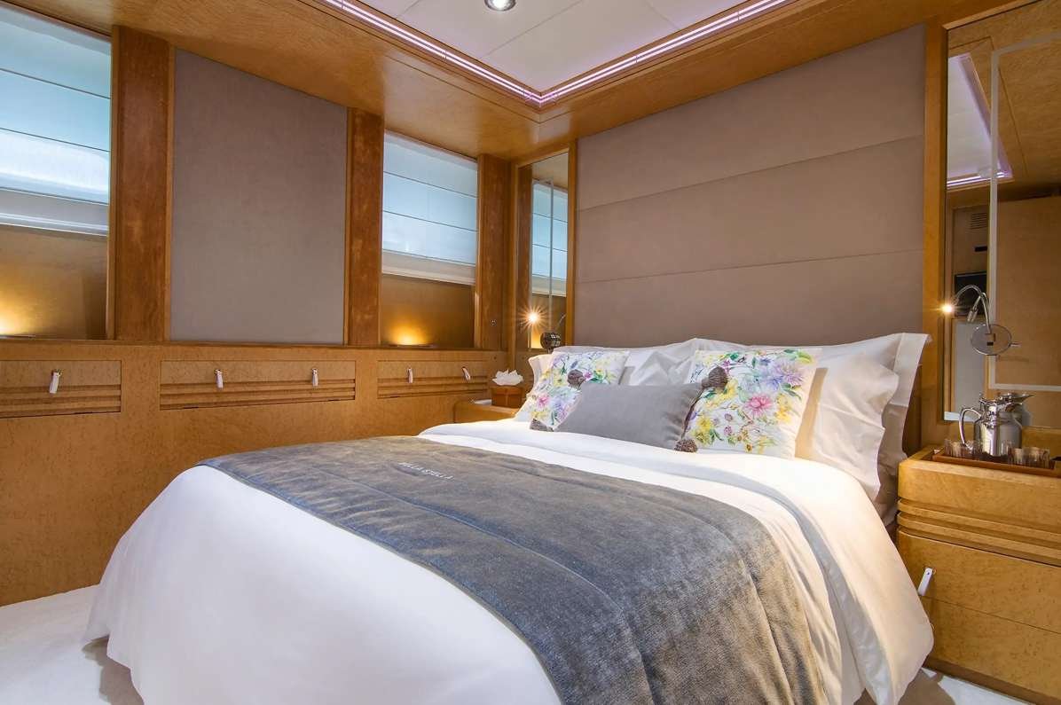Bella Stella yacht detail photo