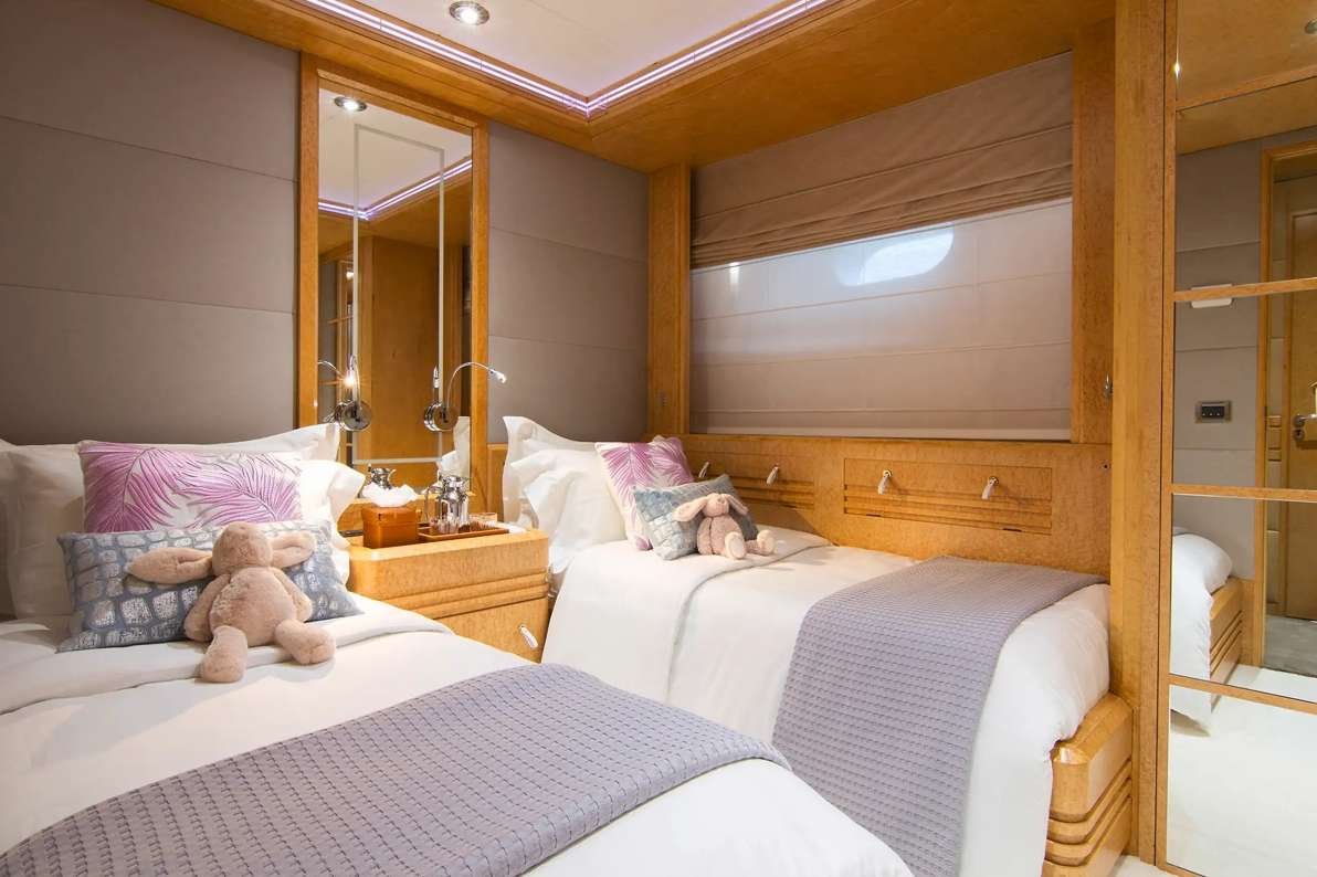 Bella Stella yacht detail photo