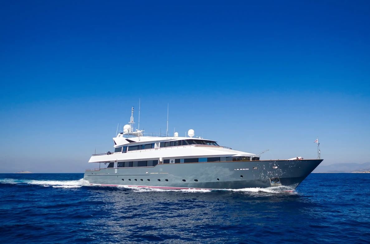 Bella Stella yacht exterior profile