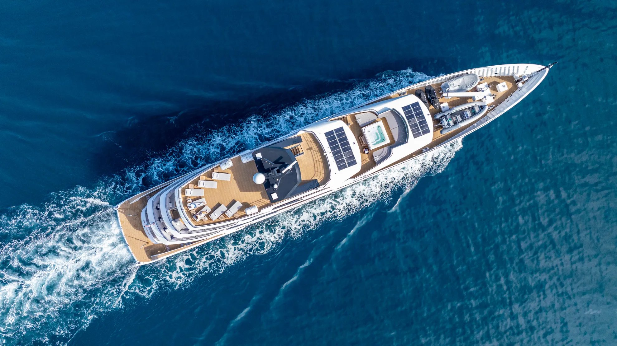 Argo sundeck lounge