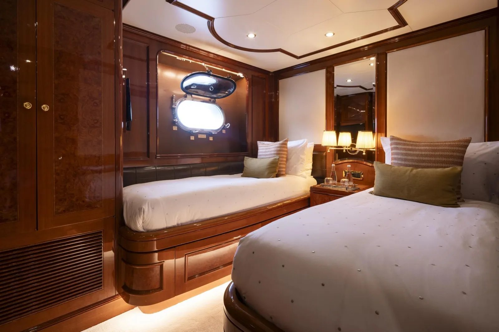 Loulou yacht detail photo