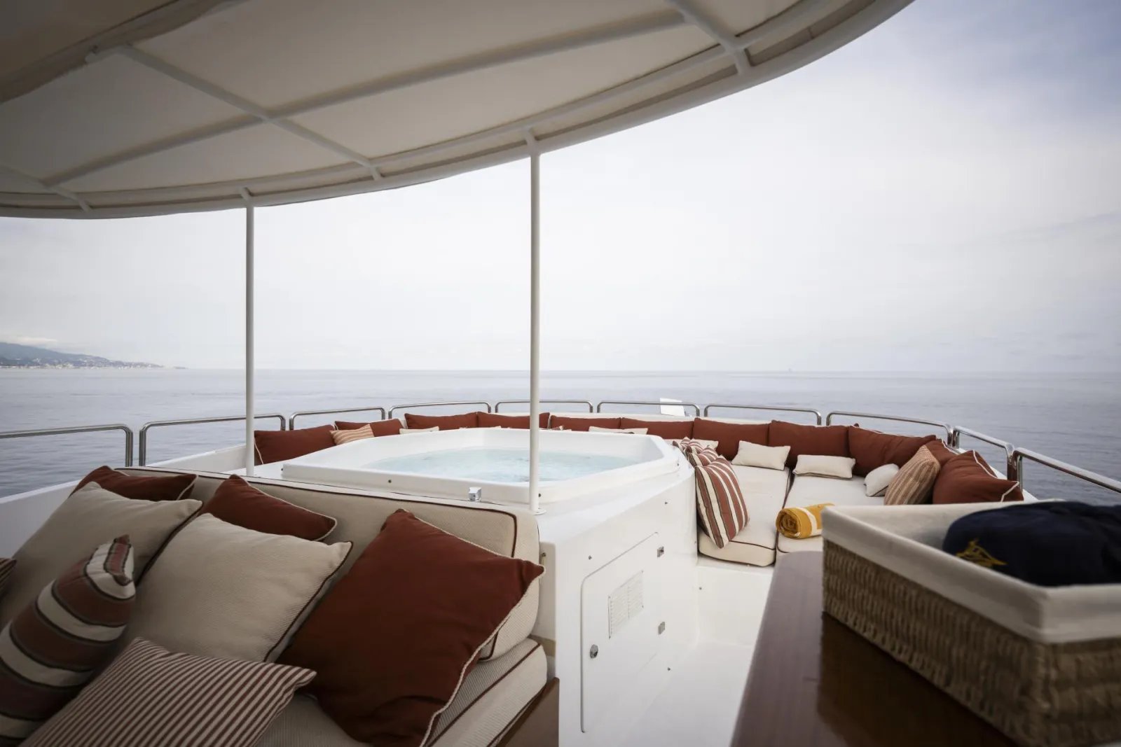 Loulou lifestyle & amenities image 2