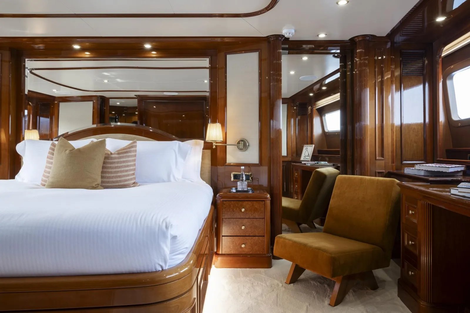 Loulou yacht detail photo