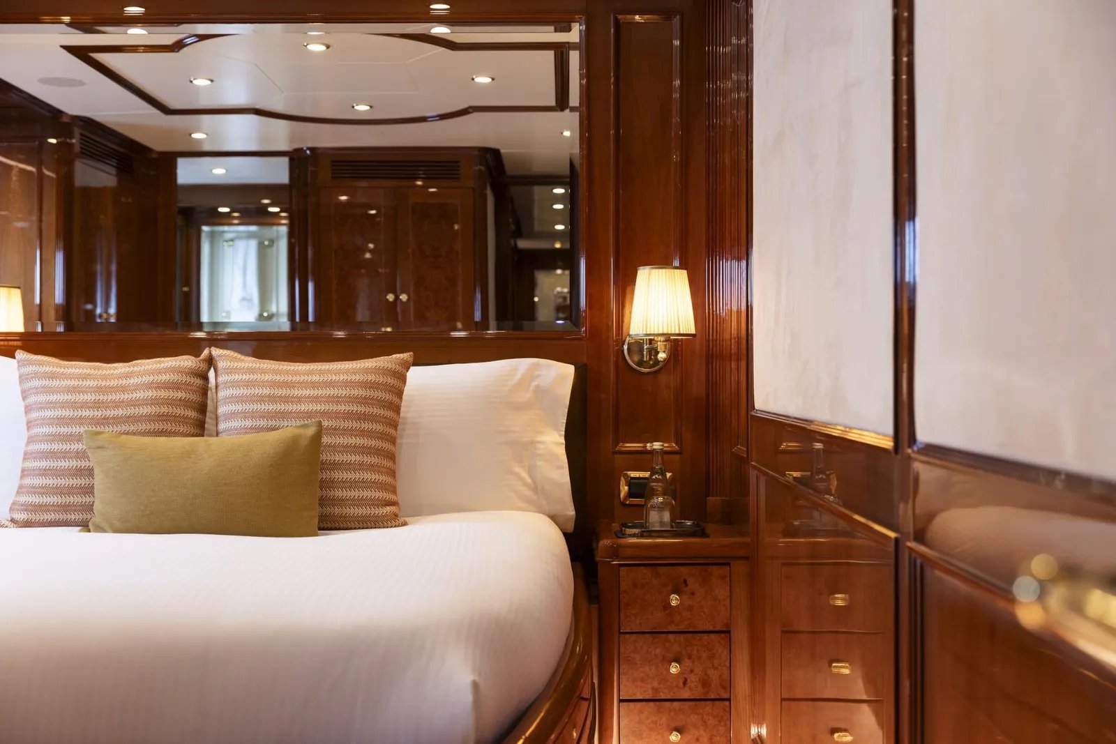 Loulou yacht detail photo