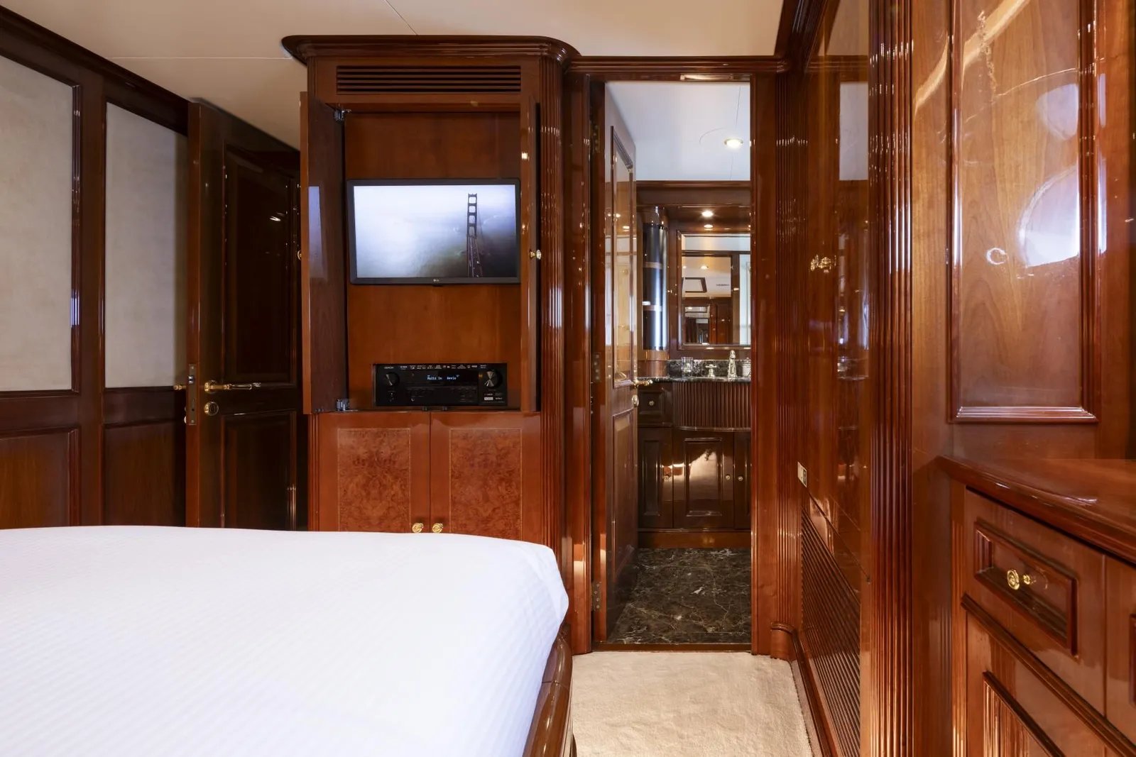 Loulou yacht detail photo