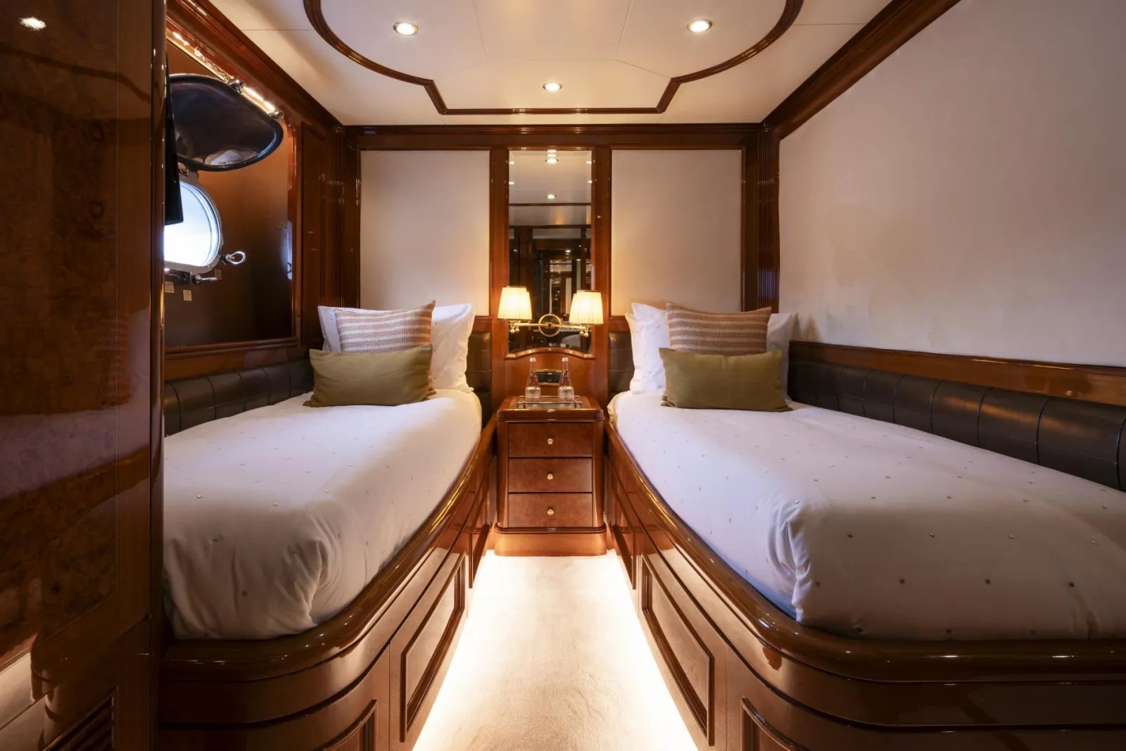 Loulou yacht detail photo