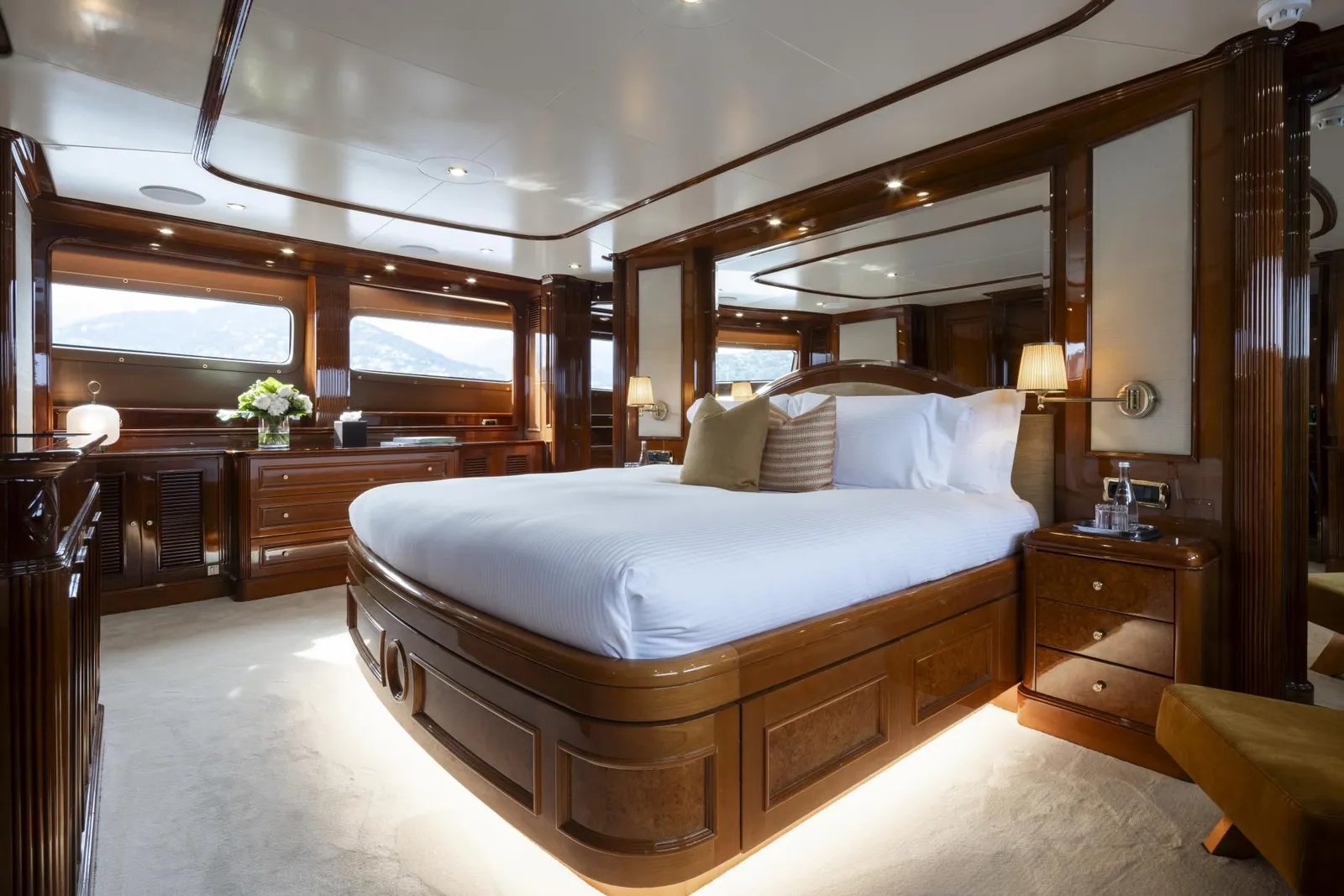 Loulou yacht detail photo