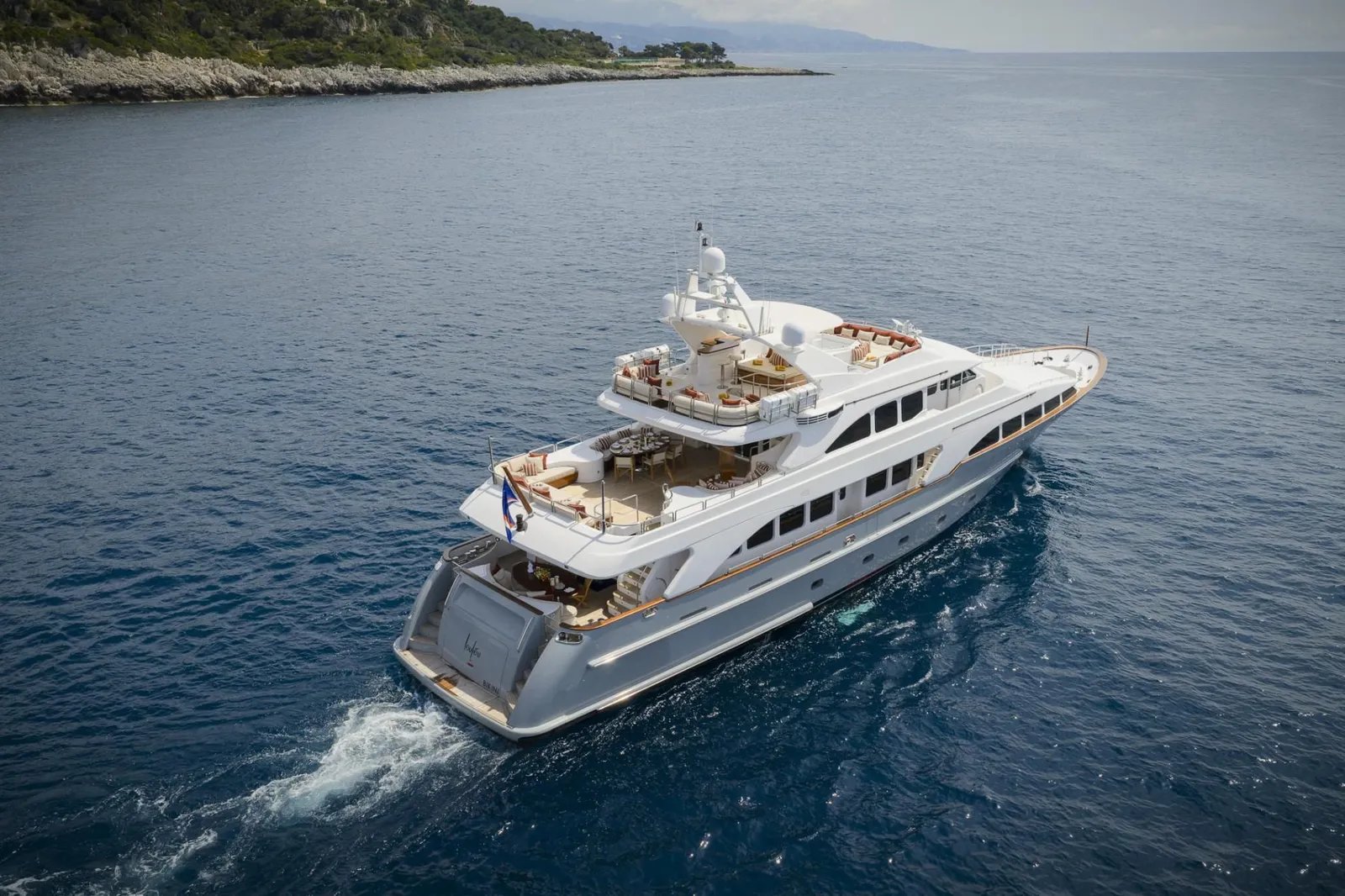 Loulou yacht exterior profile